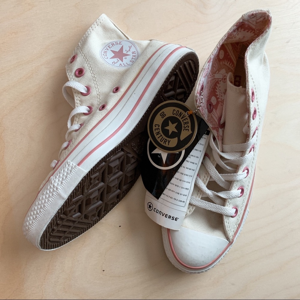 NWT Converse Sneakers 👟